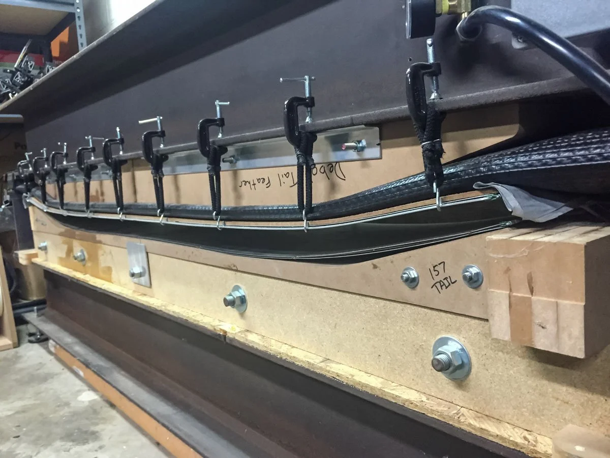 Single bladder snowboard press, no cat track